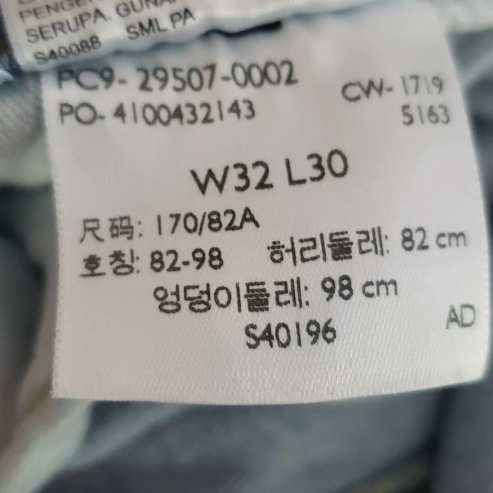 Levi's 502 Taper Blue Jeans  Size: W32 L30